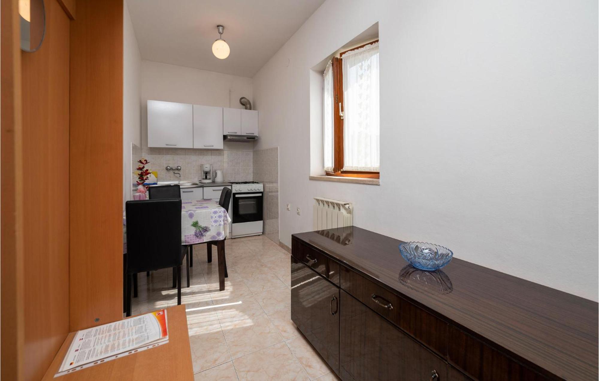 1 Bedroom Cozy Apartment In Pula Bagian luar foto