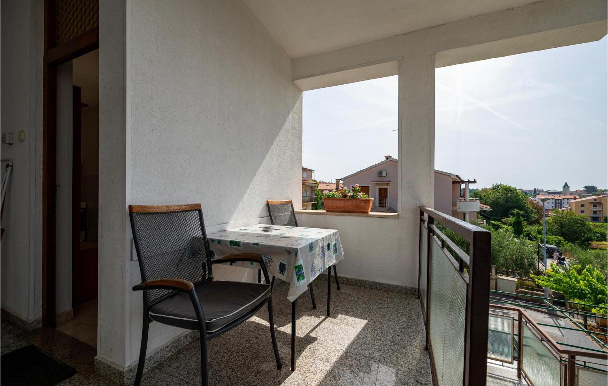 1 Bedroom Cozy Apartment In Pula Bagian luar foto