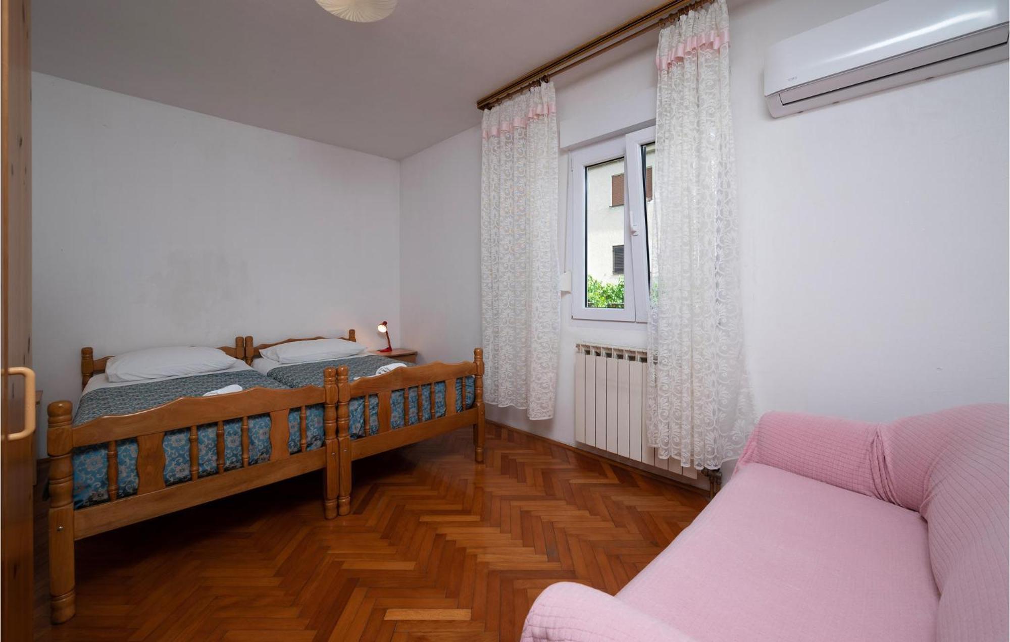 1 Bedroom Cozy Apartment In Pula Bagian luar foto